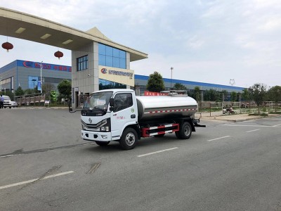 国六东风多利卡5方鲜奶运输车